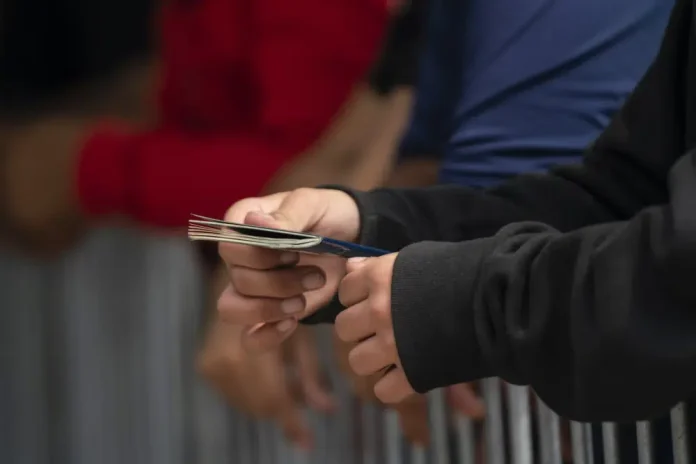 EEUU suspende citas para solicitantes de asilo en cruce fronterizo tras reportes de extorsión