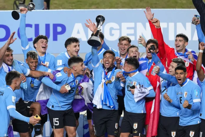Uruguay grita campeón por primera vez tras vencer 1-0 a Italia en la final