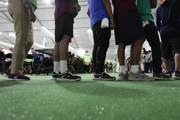 Jueza de EEUU pone fin parcialmente a la supervisión judicial del cuidado de niños inmigrantes
