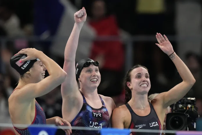 EEUU bate dos récords mundiales en última noche de la natación olímpica