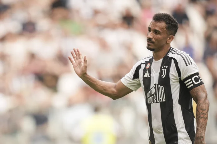 Juventus deja partir el veterano brasileño Danilo mientras prepara cesión de Veiga de Chelsea