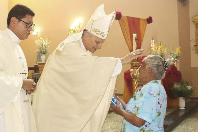 Peruanos encantados de ver al papa León XIV como uno de los suyos tras muchos años en Perú