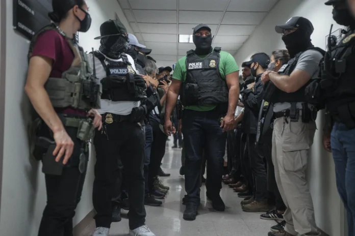 ICE amplía autoridad para aumentar considerablemente las detenciones sin audiencia de fianza