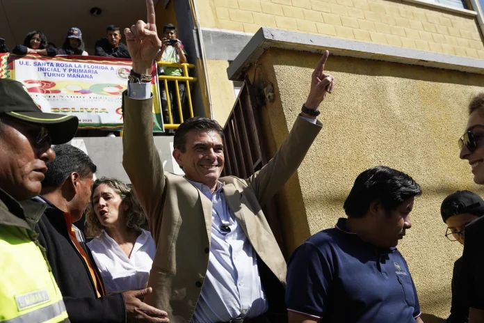 Bolivia va a un balotaje tras elecciones que ponen fin a dos décadas de gobiernos izquierdistas