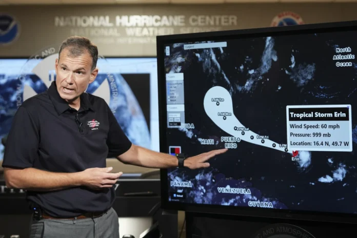 Se esperan fuertes lluvias en Puerto Rico e Islas Vírgenes conforme se acerca el huracán Erin