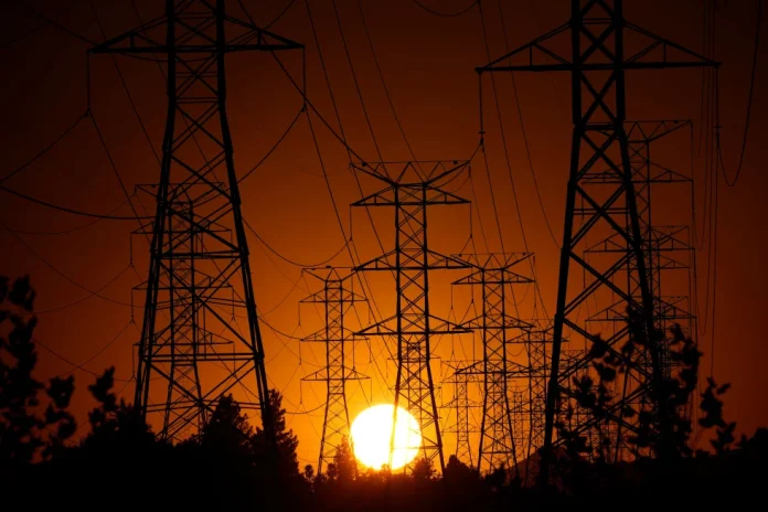 Costo de la electricidad se convierte en un tema clave en las elecciones intermedias de 2026 en EEUU