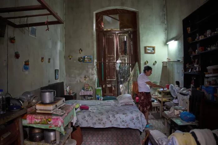 Adultos mayores solos en Cuba, entre los más vulnerables en tiempos de crisis