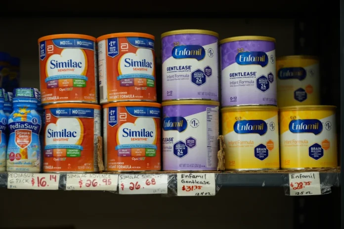 La fórmula infantil disponible en EEUU es “segura”, dicen autoridades sanitarias