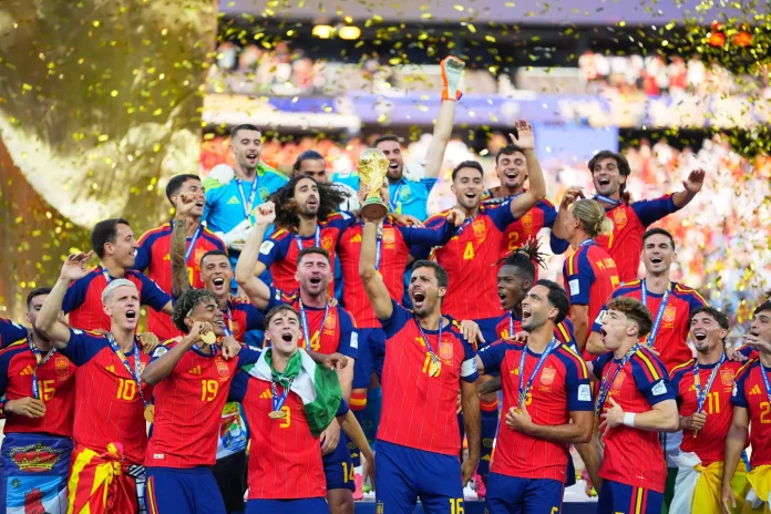 España vuelve a reinar en el Mundial tras someter 1-0 a Messi y Argentina